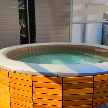 Сasa de vacaciones 20 Min De Paris Avec Spa, Piscine Et Sauna Gagny